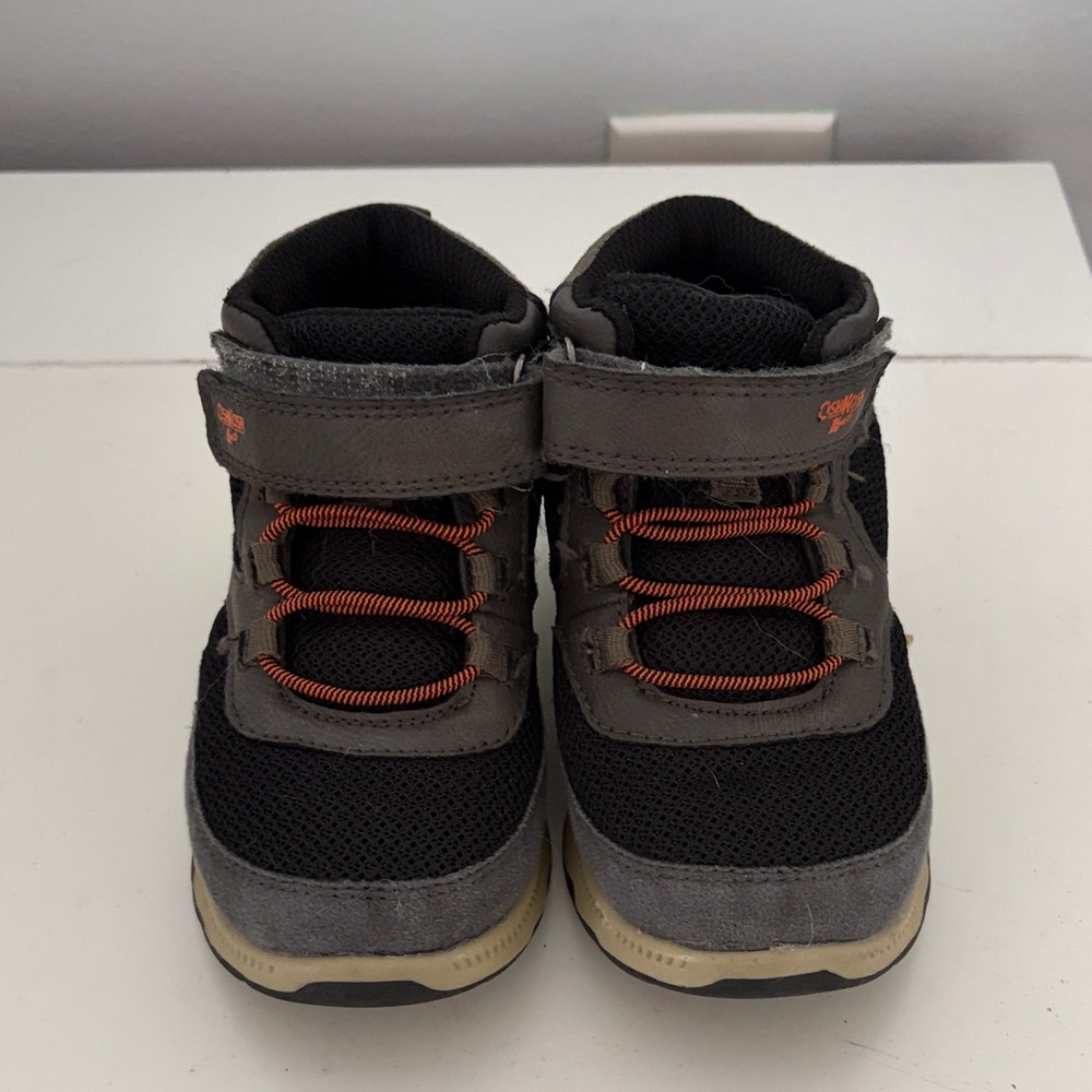 Oshkosh B’gosh size 8 boy toddler boots